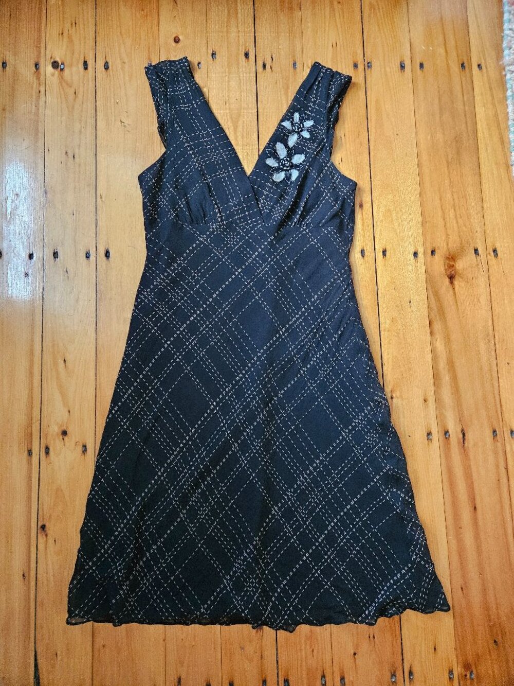 BCBGMaxAzria Black and White with Flowers on Shoulder Size 10
